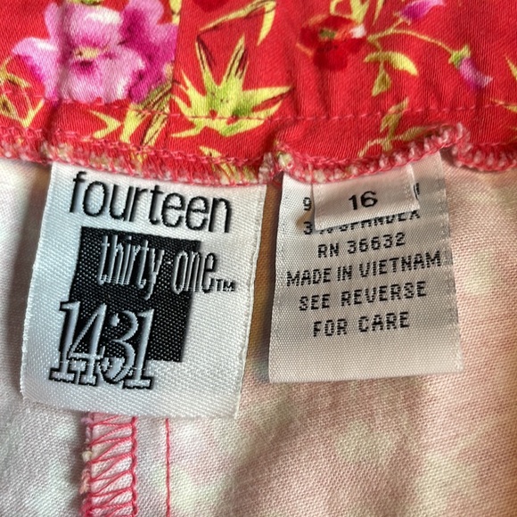Fourteen Thirty One 1431 Floral Shorts - Picture 4 of 9